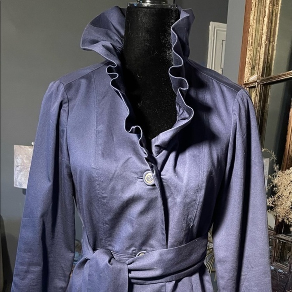 Lilly Pulitzer Ruffle Neck Cotton Kelli Trench Coat, navy with pink lining. EUC